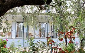 Rentoulia Apartments
